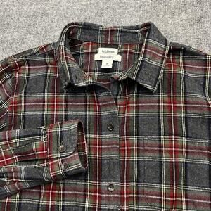 LL Bean Shirt Womens Medium Gray Red Plaid Flannel Relaxed Fit Button Up Cotton